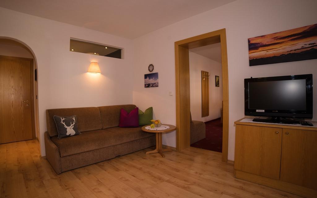 Alberts Bellevue Appartements Nauders Cameră foto