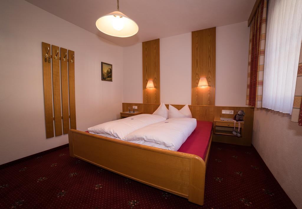 Alberts Bellevue Appartements Nauders Cameră foto