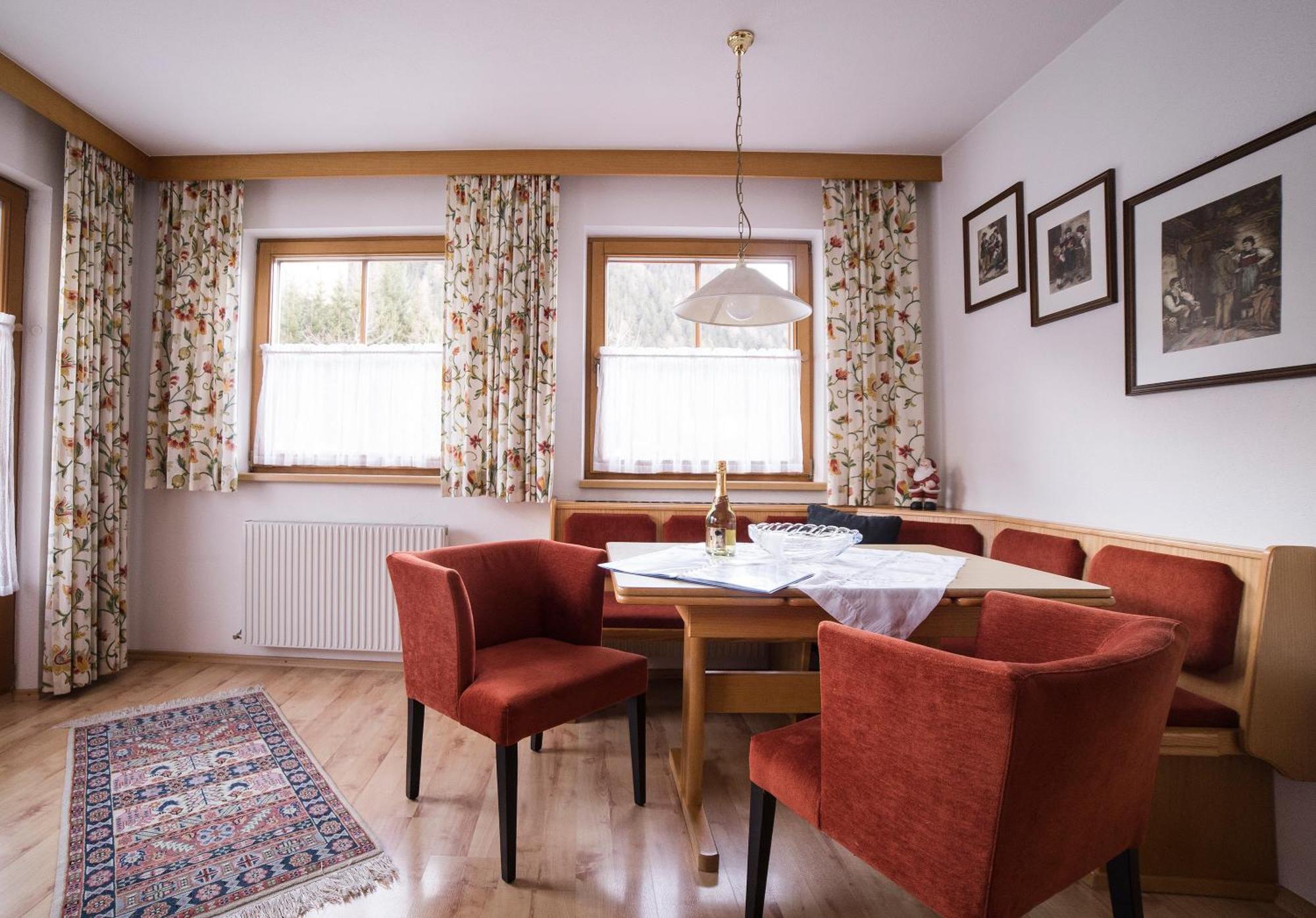 Alberts Bellevue Appartements Nauders Cameră foto